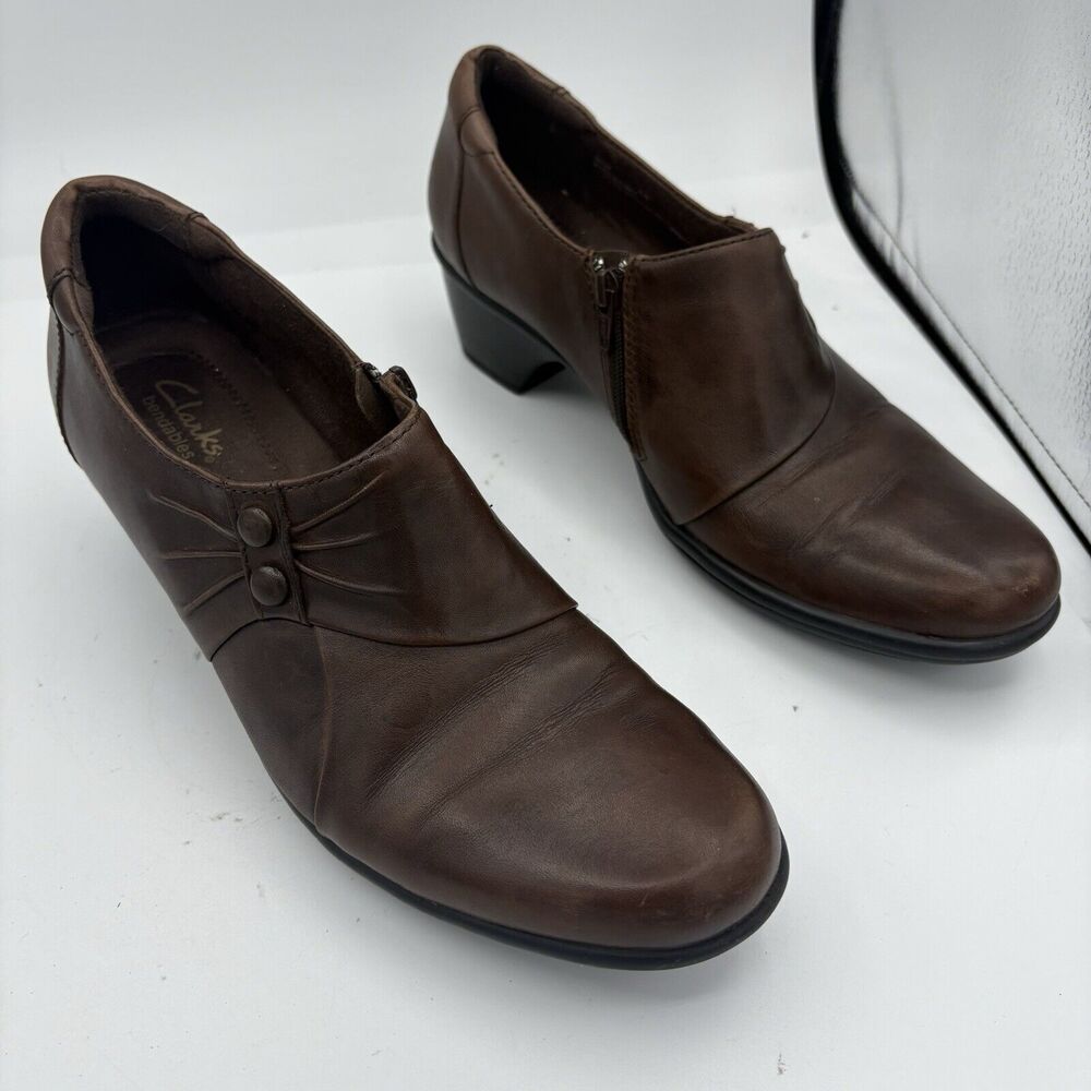 Clarks Bendables Boots Womens Size 8.5 N Brown Leather Zip Heel Ankle Booties F3